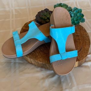 Vionic turquoise platform slides